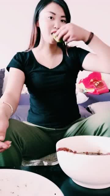 瓜里不甜我蘸酱吃,探索美食的独特魅力